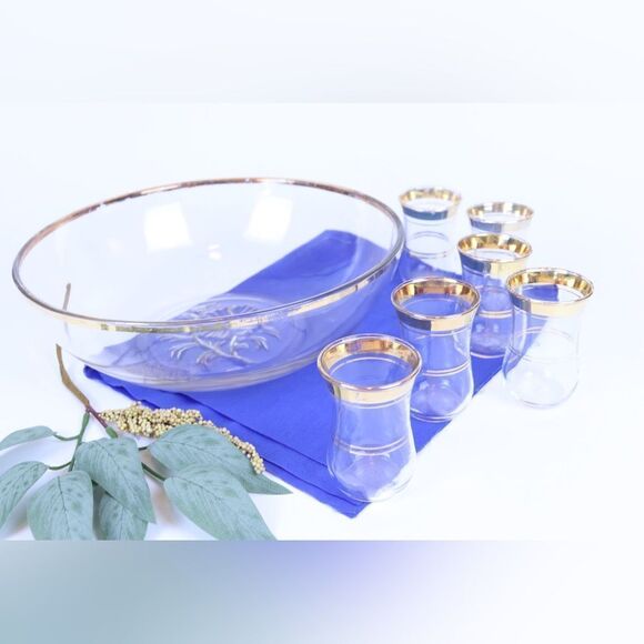 Gailstyn Glass Punch Bowl with 6 shot glasses "It's a Dilly" design w/gold rim - Picture 4 of 8
